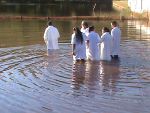 Momentos do Batismo nas águas.